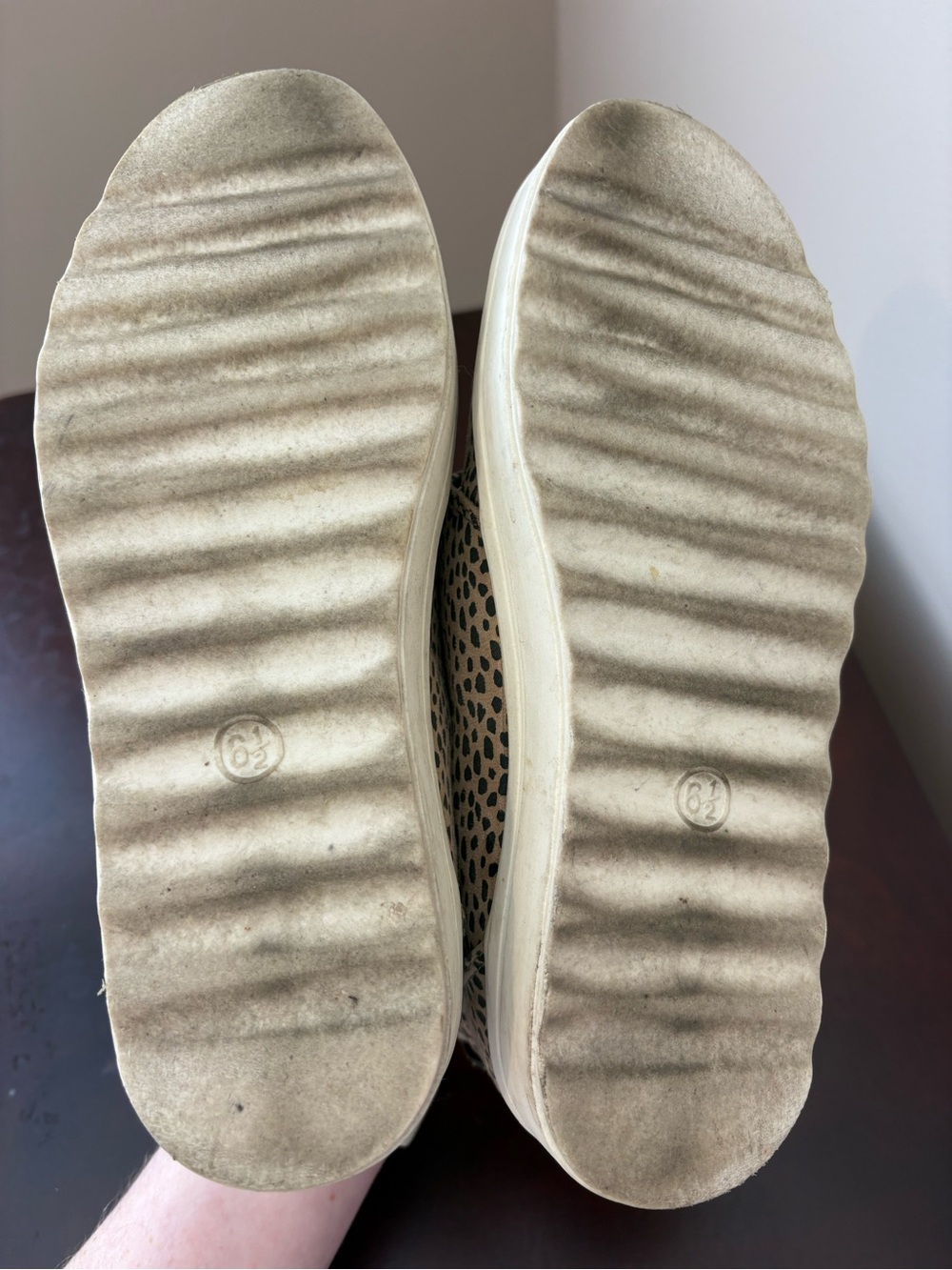 Women’s Beige Leopard Slip-On Sneaker with Black Elastic Sneaker shoes Sz 6.5 - Picture 9 of 9